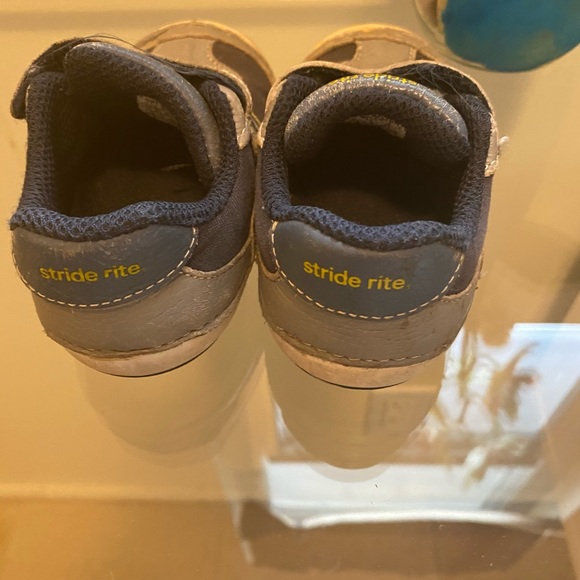 Stride Rite size 5.5 - Picture 3 of 3